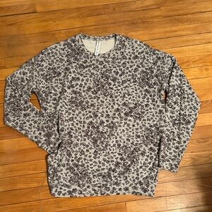 Athleta women’s Black and Gray Patterned Crewneck French Terry sweatshirt